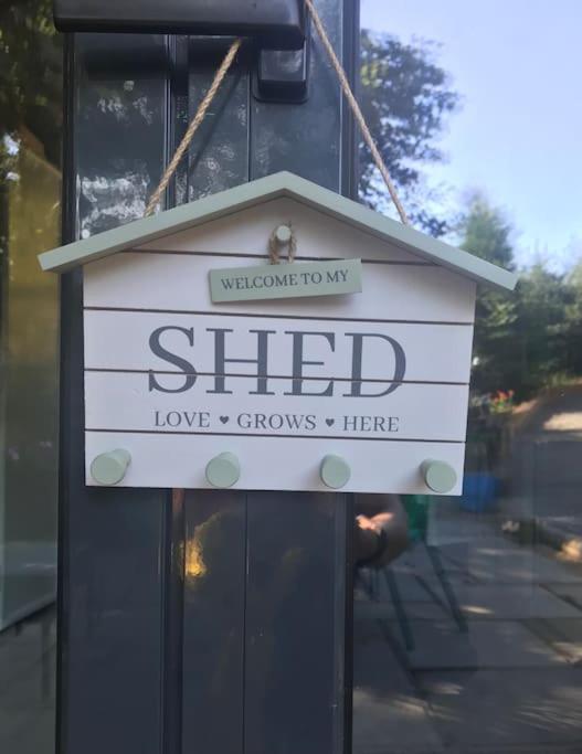The Shed . A Cosy, Peaceful, 96% Recycled, Chalet. Swansea Extérieur photo